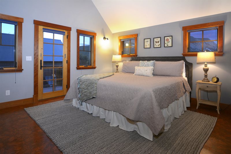 Pet friendly rental home in Crested Butte with mountain views.