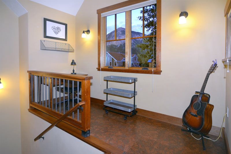 Pet friendly rental home in Crested Butte with mountain views.