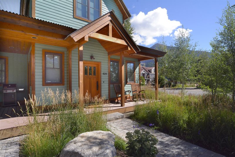 Pet friendly rental home in Crested Butte with mountain views.