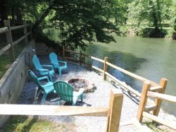 2 Bedroom Cabin on the River with Fire Pit & Wifi