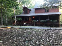 BLISSFUL BEAR RETREAT - 4 Bedrooms 3 Baths with Gas Fireplace, Wi-Fi, BBQ Gas Grill, Fire Pit, Wrap Around Porch on Large a Private Lot.