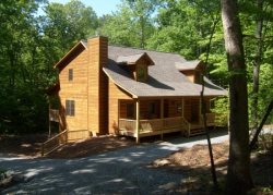 Huge 6 Bed Room Cabin on a Large Lot with Game Room, Fire Pit & Hot Tub.