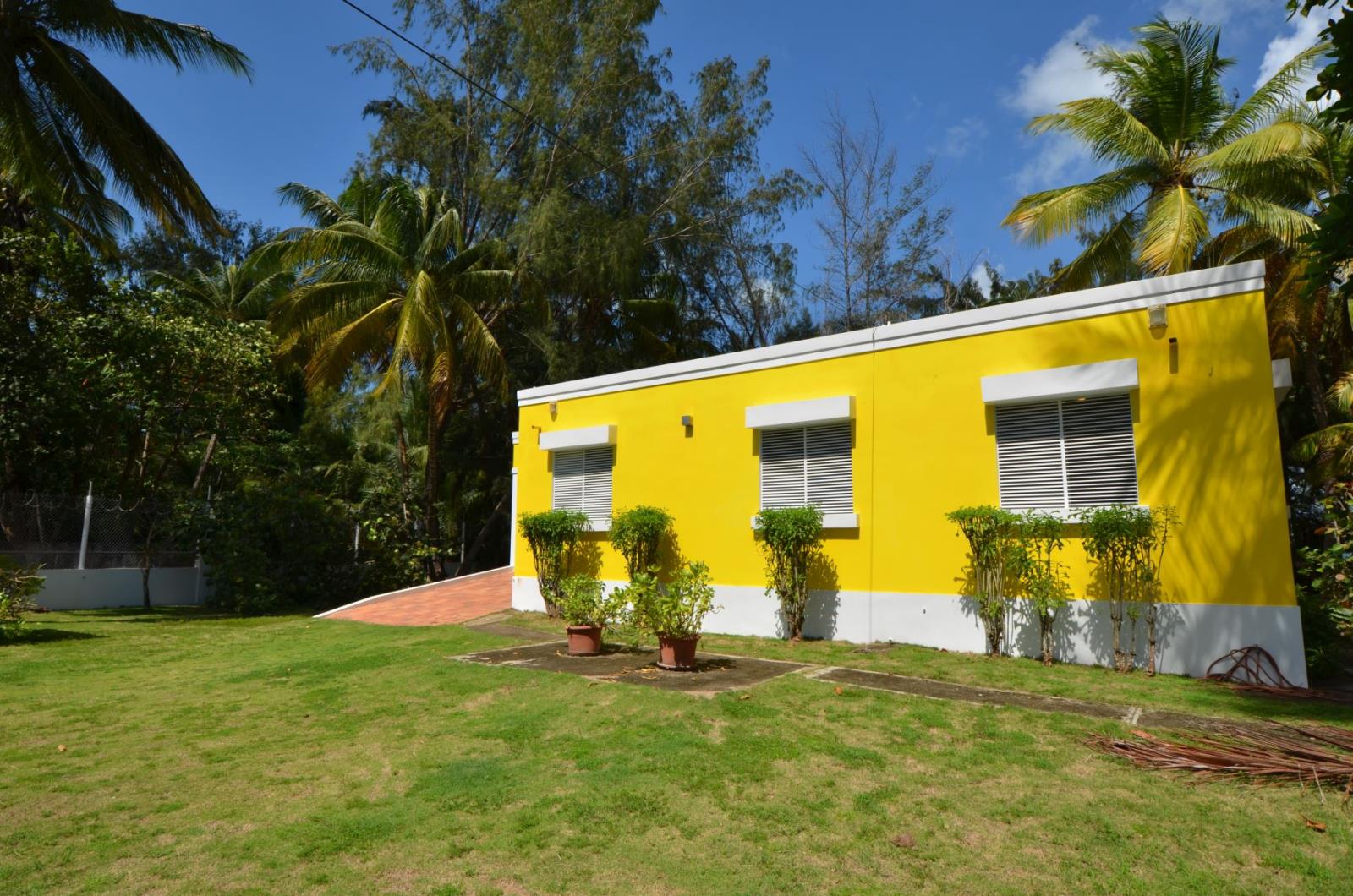 4 Bedroom Beachfront Villa at Playa Fortuna, Luquillo