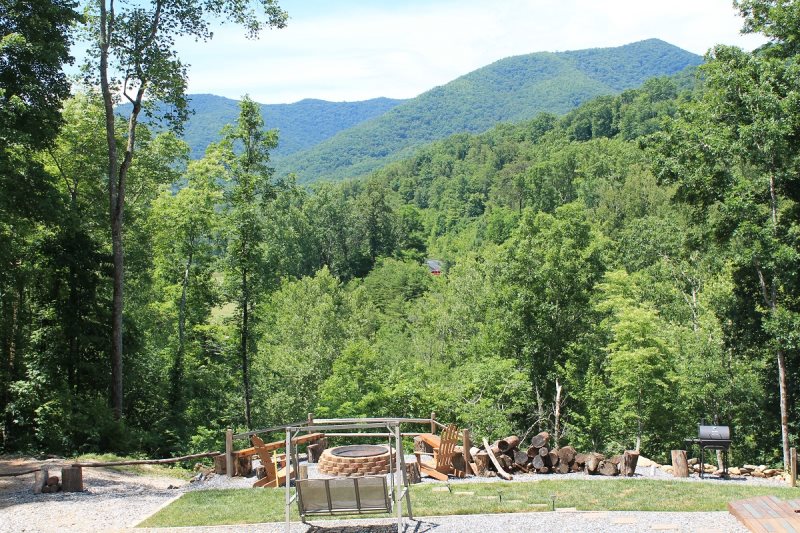 Three Bedroom Log Cabin Near Cherokee