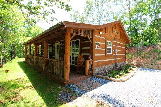 One Bedroom, One Bath Log Home near Bryson City and Cherokee NC