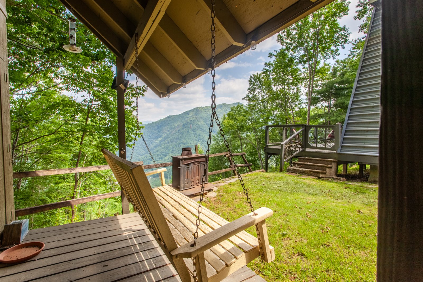 Two Bedroom, 1.5 Bath Cabin Rental in Robbinsville, NC