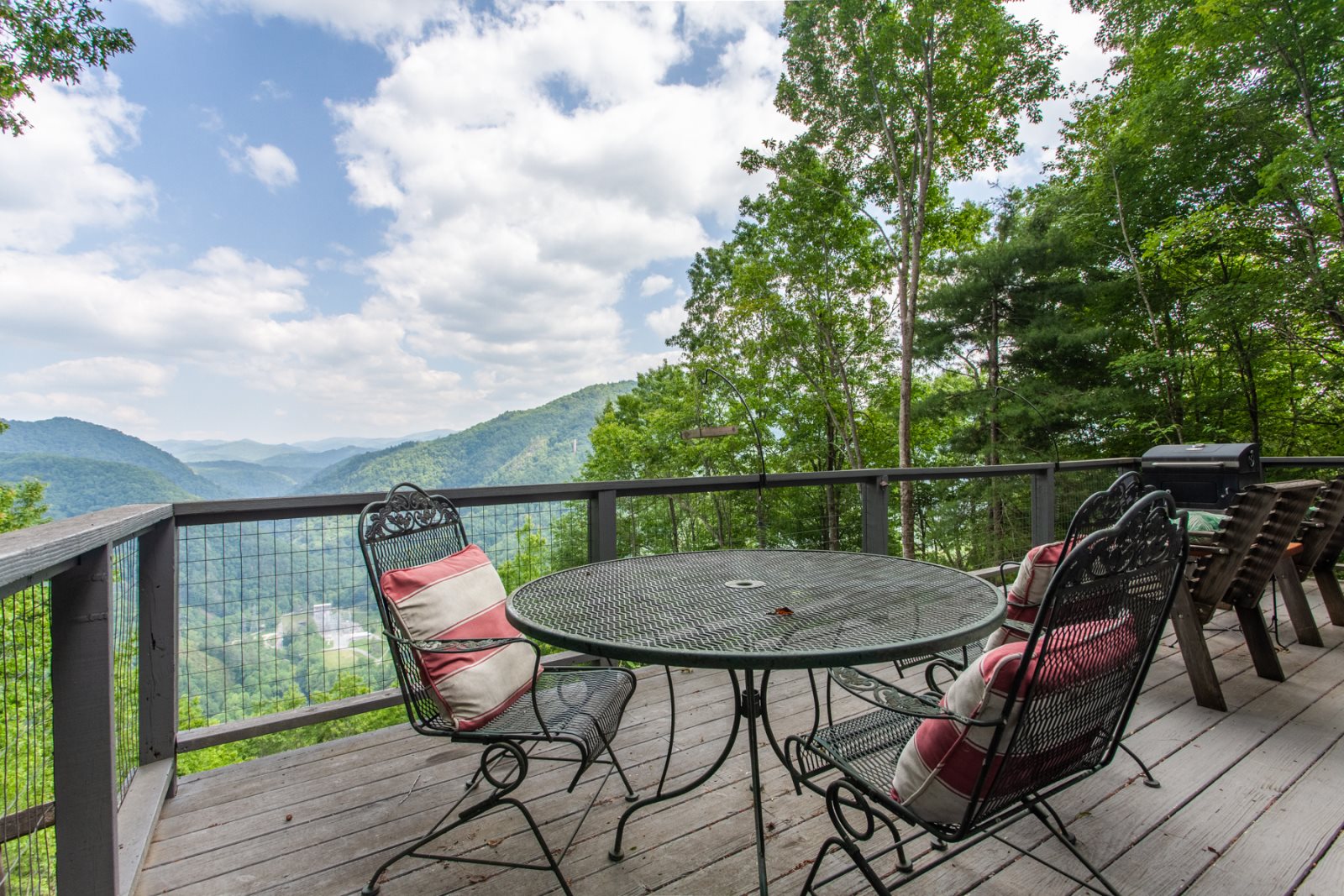 Two Bedroom, 1.5 Bath Cabin Rental in Robbinsville, NC