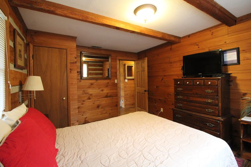 Two Bedroom Log Cabin Rental near Bryson City close to Whitewater Rafting