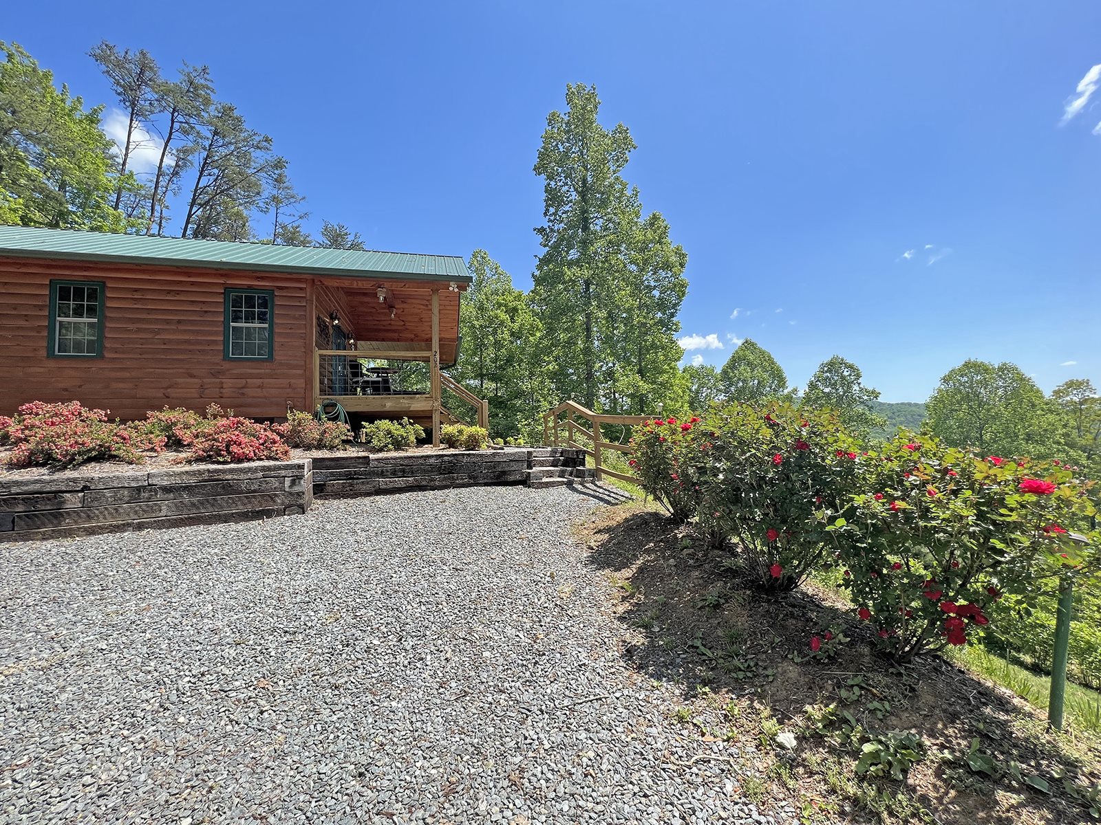 One Bedroom Honeymoon Retreat in Bryson City, NC.