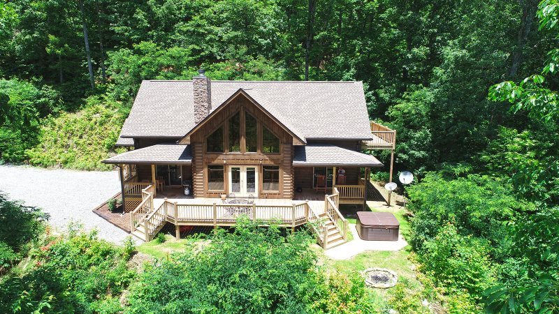 Three Bedroom Two Bath Secluded Log Cabin In Bryson City Nc