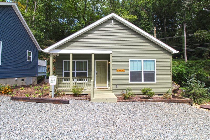 Two Bedroom One Bath Creekside Vacation Rental In Bryson City Nc