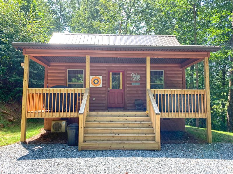 Modern, Affordable One Bedroom, One Bath Log Cabin in Bryson City