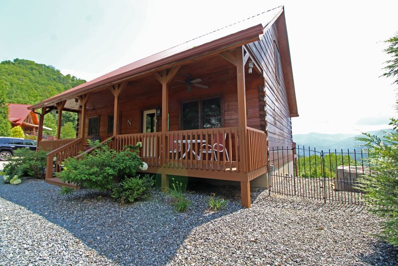 Three Bedroom 3 5 Bath Log Cabin Near Cherokee And Bryson City