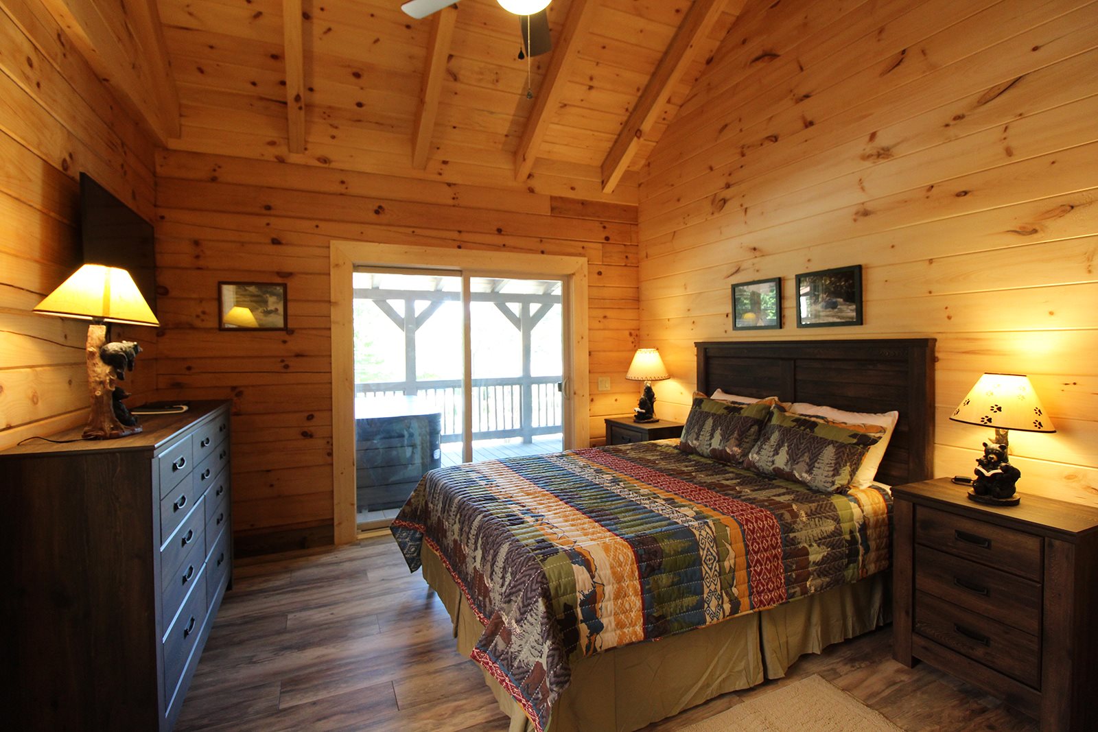 One Bedroom, One Bath Log Cabin Unit in Downtown Bryson City