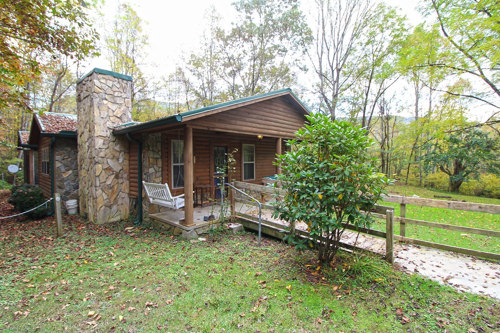 Two Bedroom, One Bath Log Cabin Rental in Bryson City