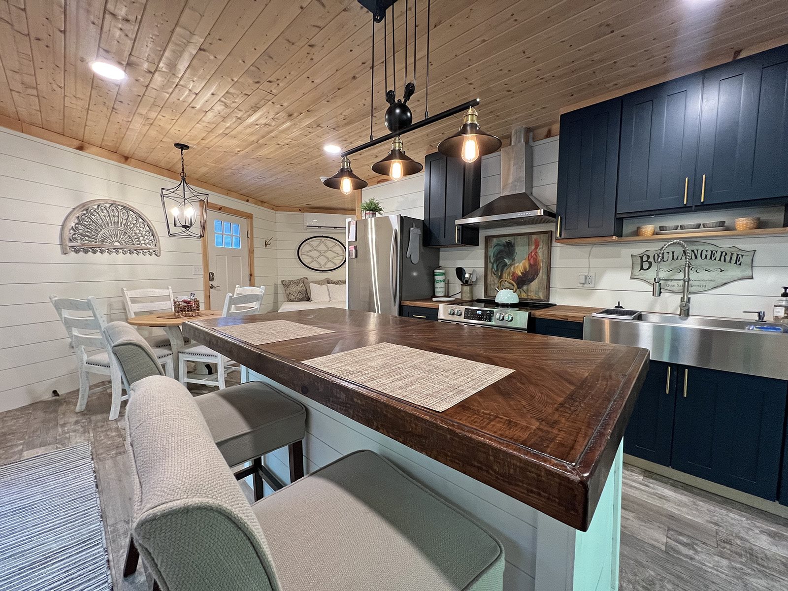 Beautiful One Bedroom, Creekside Getaway near Western Carolina