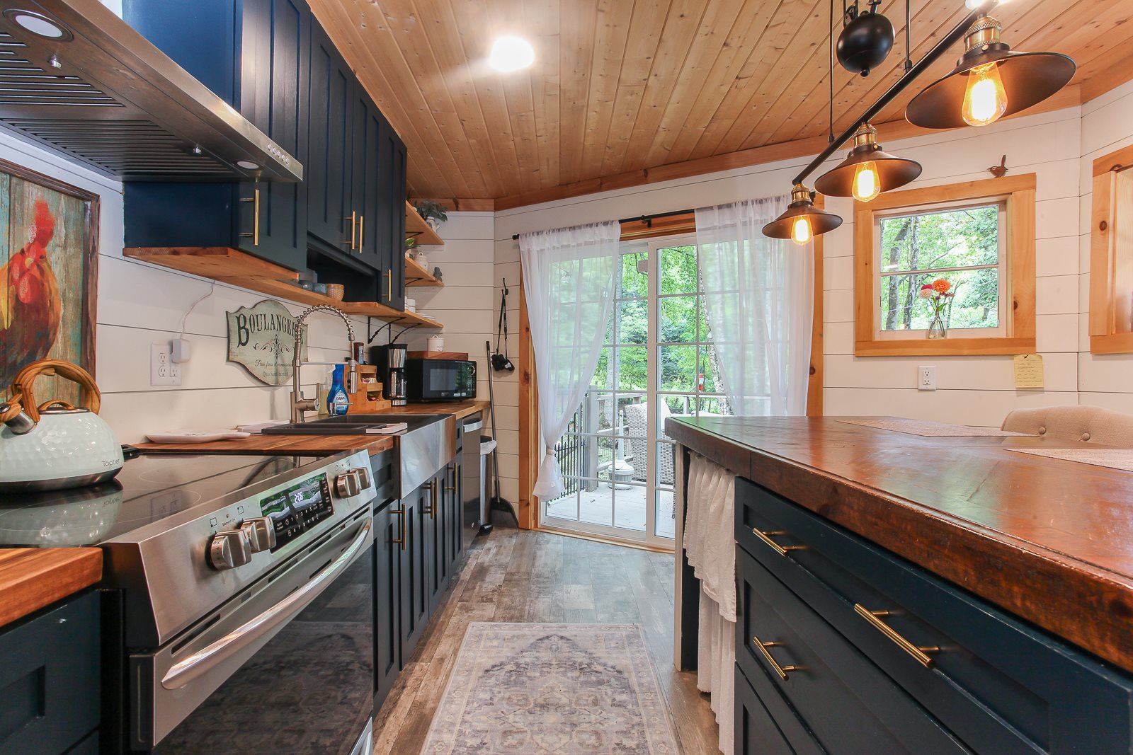 Beautiful One Bedroom, Creekside Getaway near Western Carolina