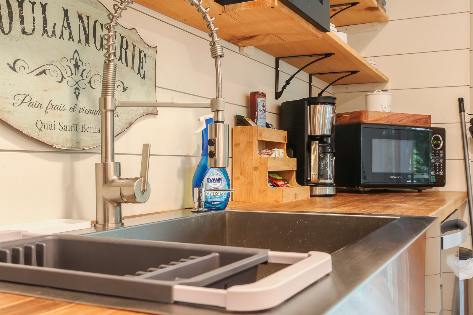 Beautiful One Bedroom, Creekside Getaway near Western Carolina