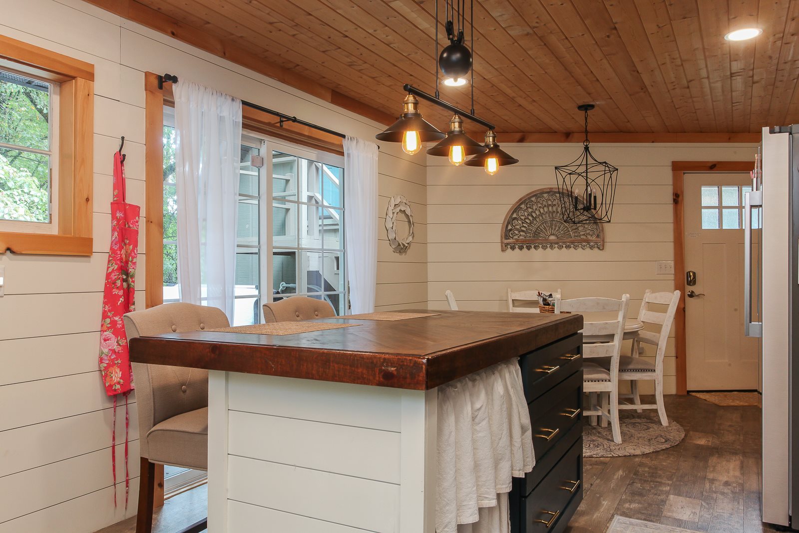 Beautiful One Bedroom, Creekside Getaway near Western Carolina