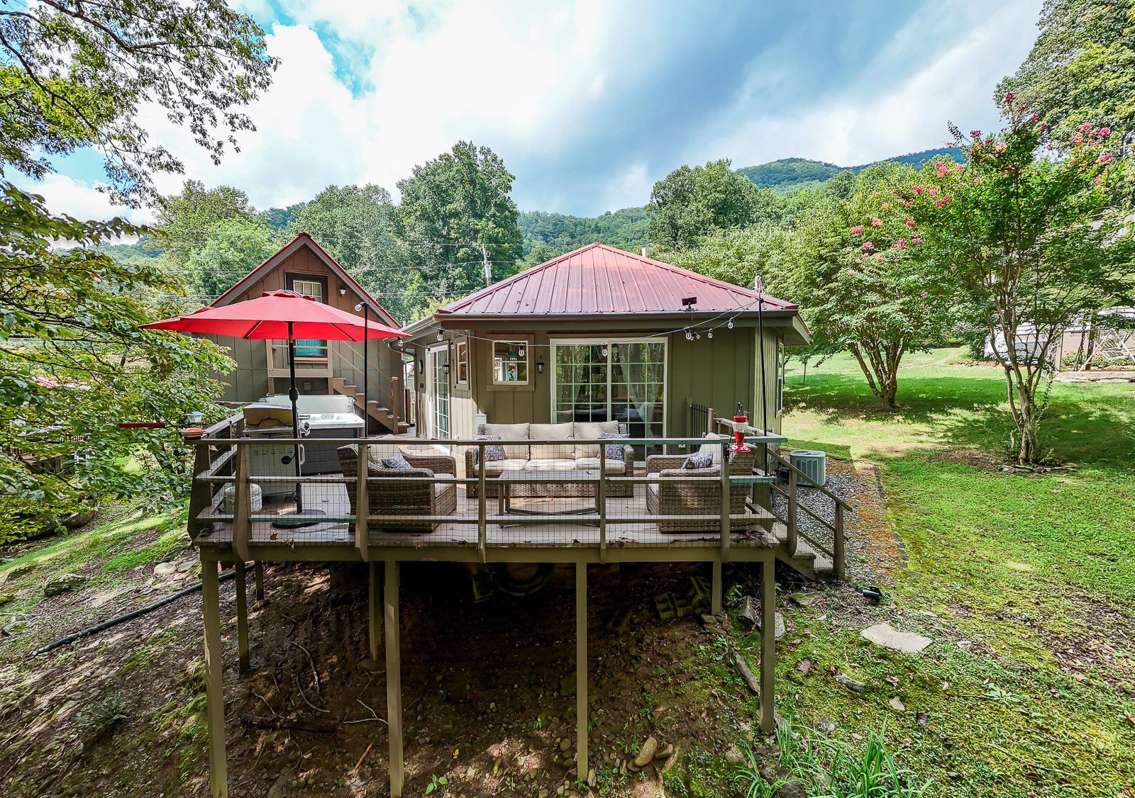 Beautiful One Bedroom, Creekside Getaway near Western Carolina