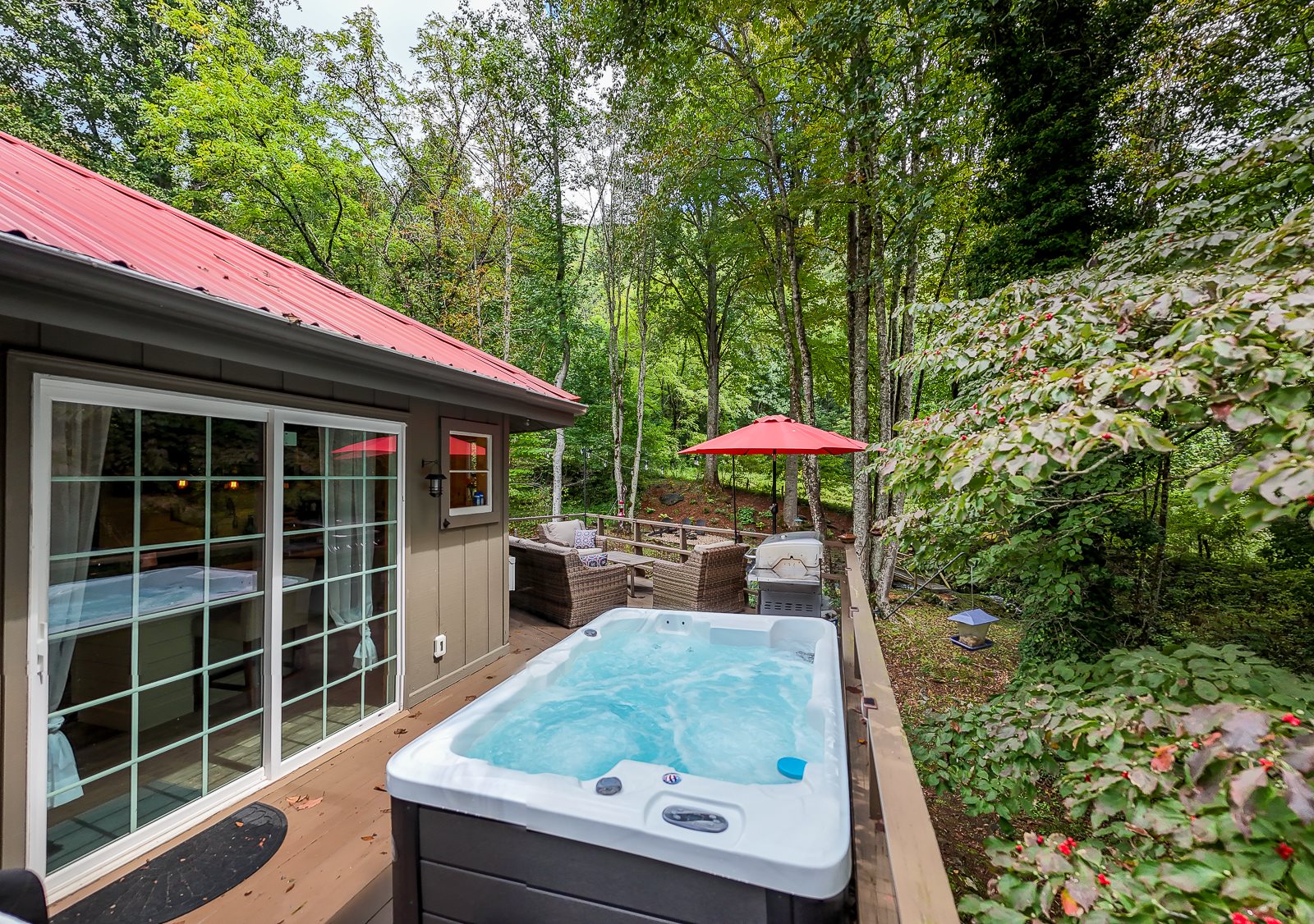 Beautiful One Bedroom, Creekside Getaway near Western Carolina