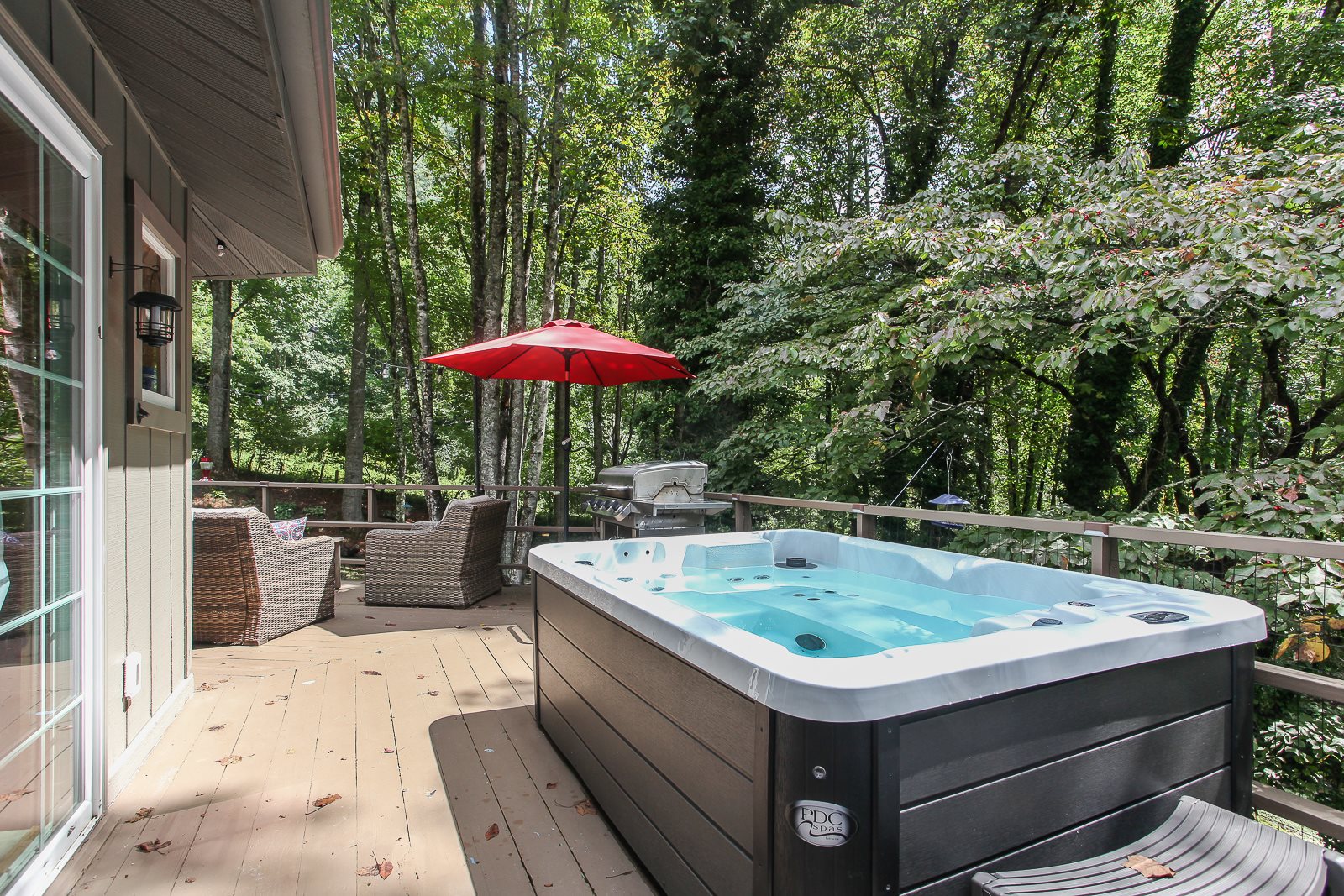 Beautiful One Bedroom, Creekside Getaway near Western Carolina