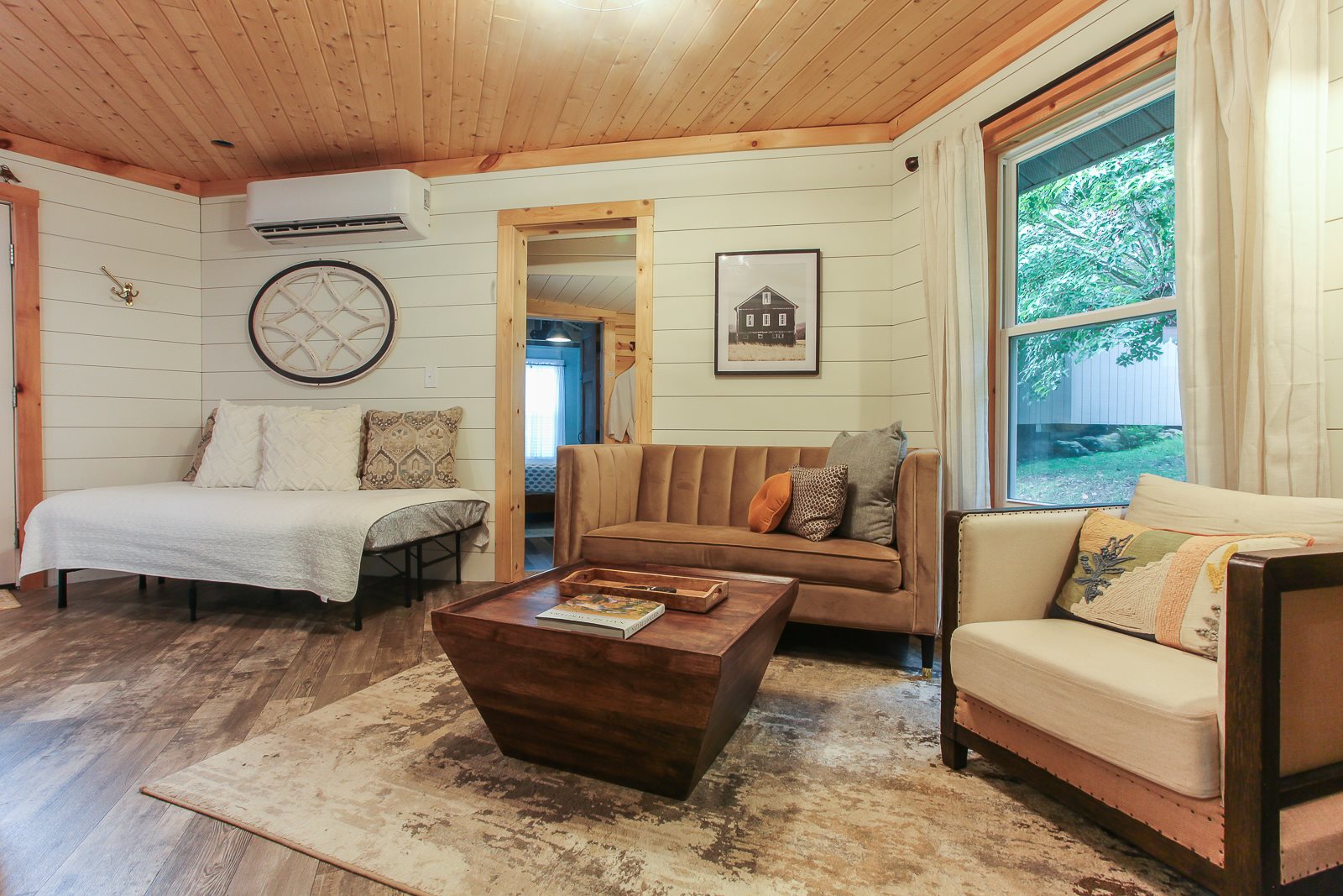 Beautiful One Bedroom, Creekside Getaway near Western Carolina