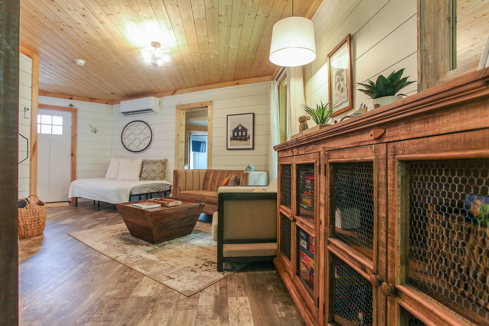 Beautiful One Bedroom, Creekside Getaway near Western Carolina