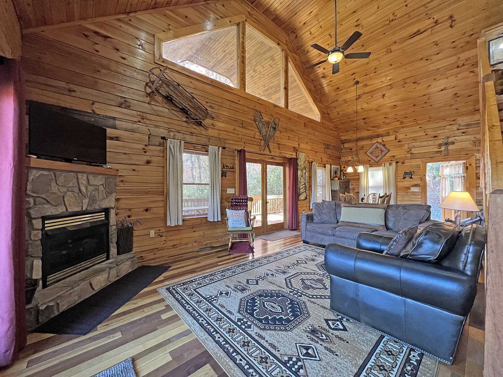 Two Bedroom Log Cabin Near Cherokee NC with Hot Tub