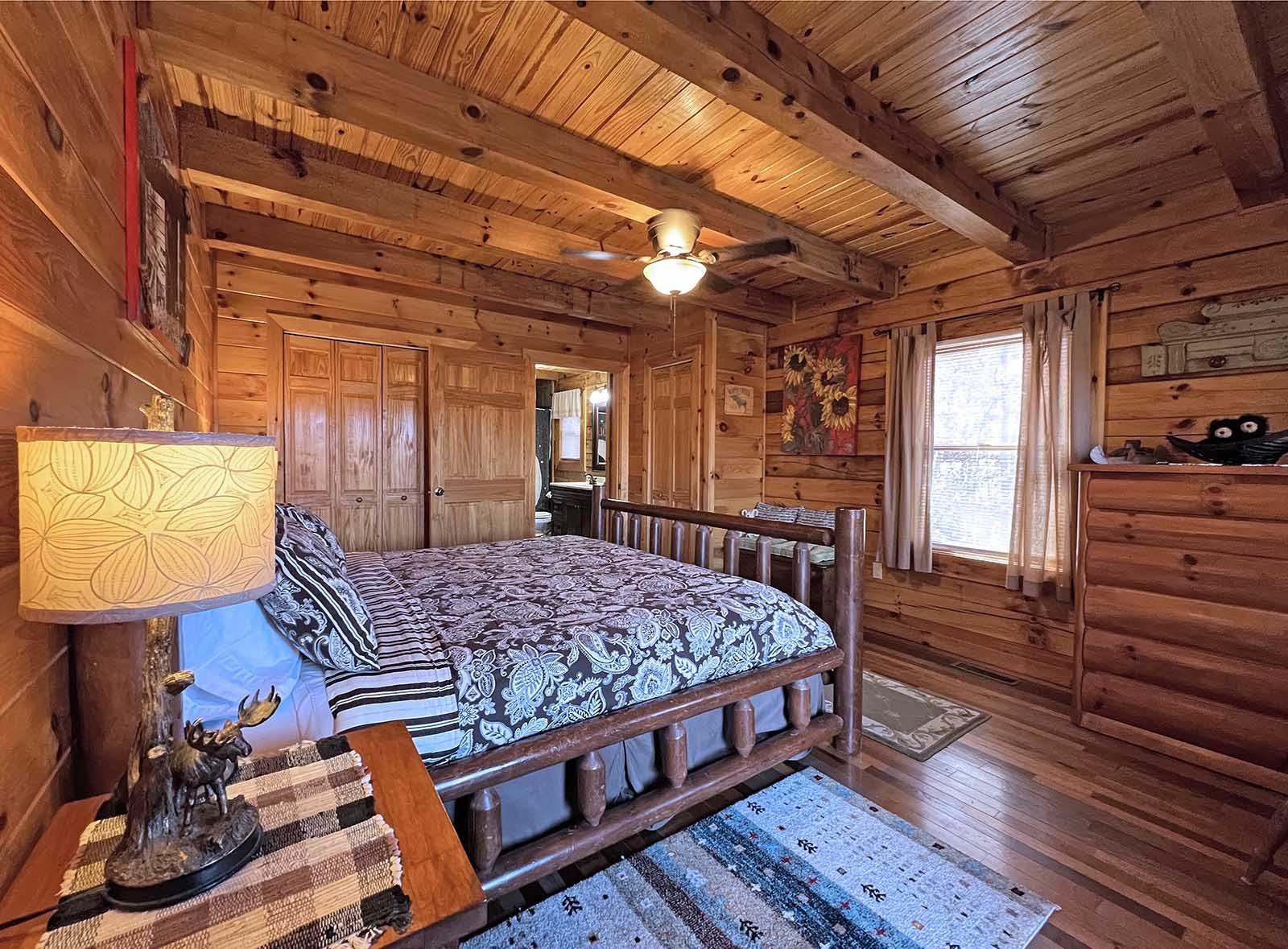 Two Bedroom Log Cabin Near Cherokee NC with Hot Tub