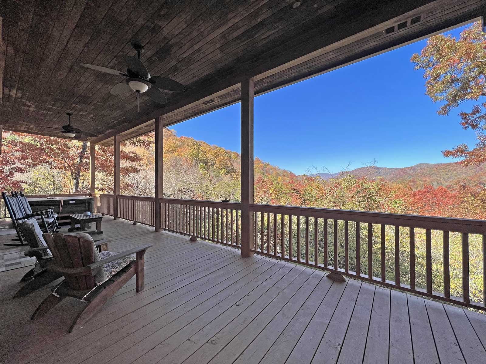 Two Bedroom Log Cabin Near Cherokee NC with Hot Tub