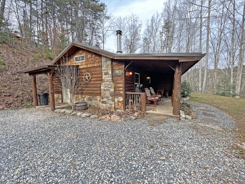 Two Bedroom Rustic Log Cabin Rental In The Mountains Near
