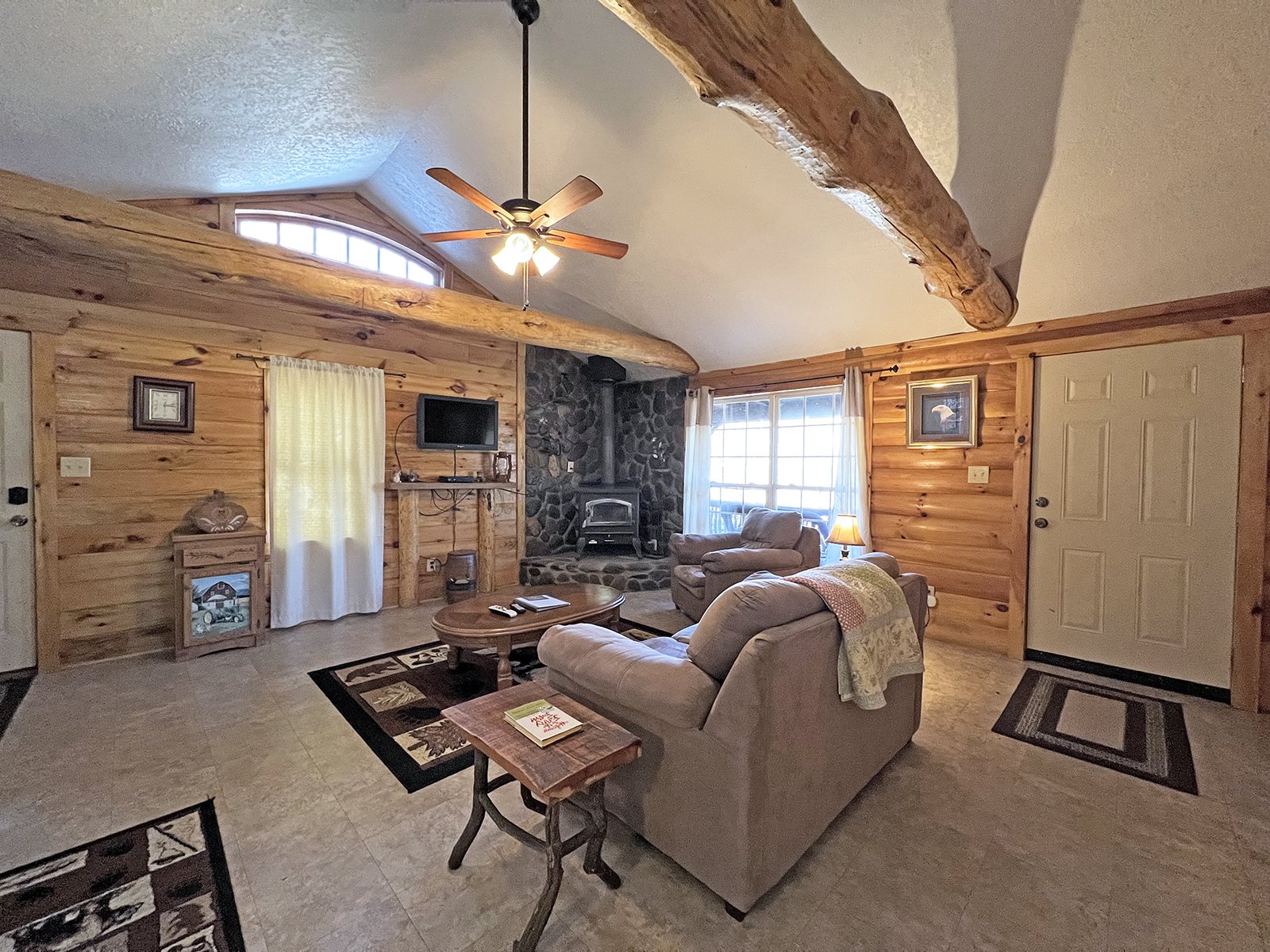 Romantic Log Cabin Rental Near Harrah's Casino in Cherokee NC