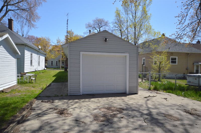 Updated 2 Bedroom 1 Bathroom Home Walking Distance To Downtown Muskegon