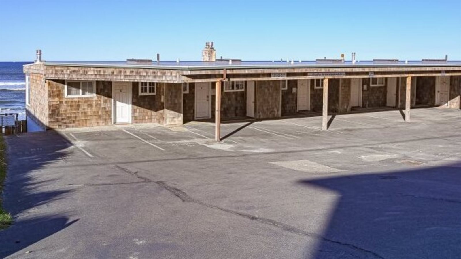 Oregon Coast Vacation Corner Studio l Blue Pacific Rental