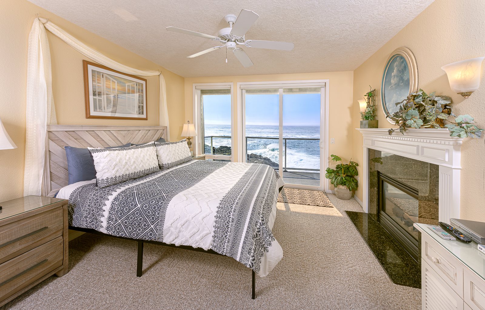 2 Bedroom Condo Oregon Coast Blue Pacific Rental by Portoro