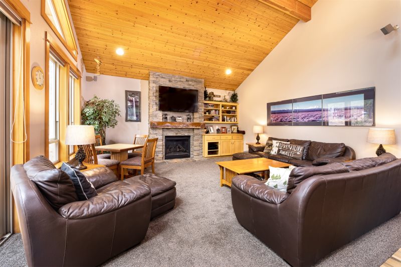Blue Pacific Vacation Rentals - Deerfield Lodge - OR