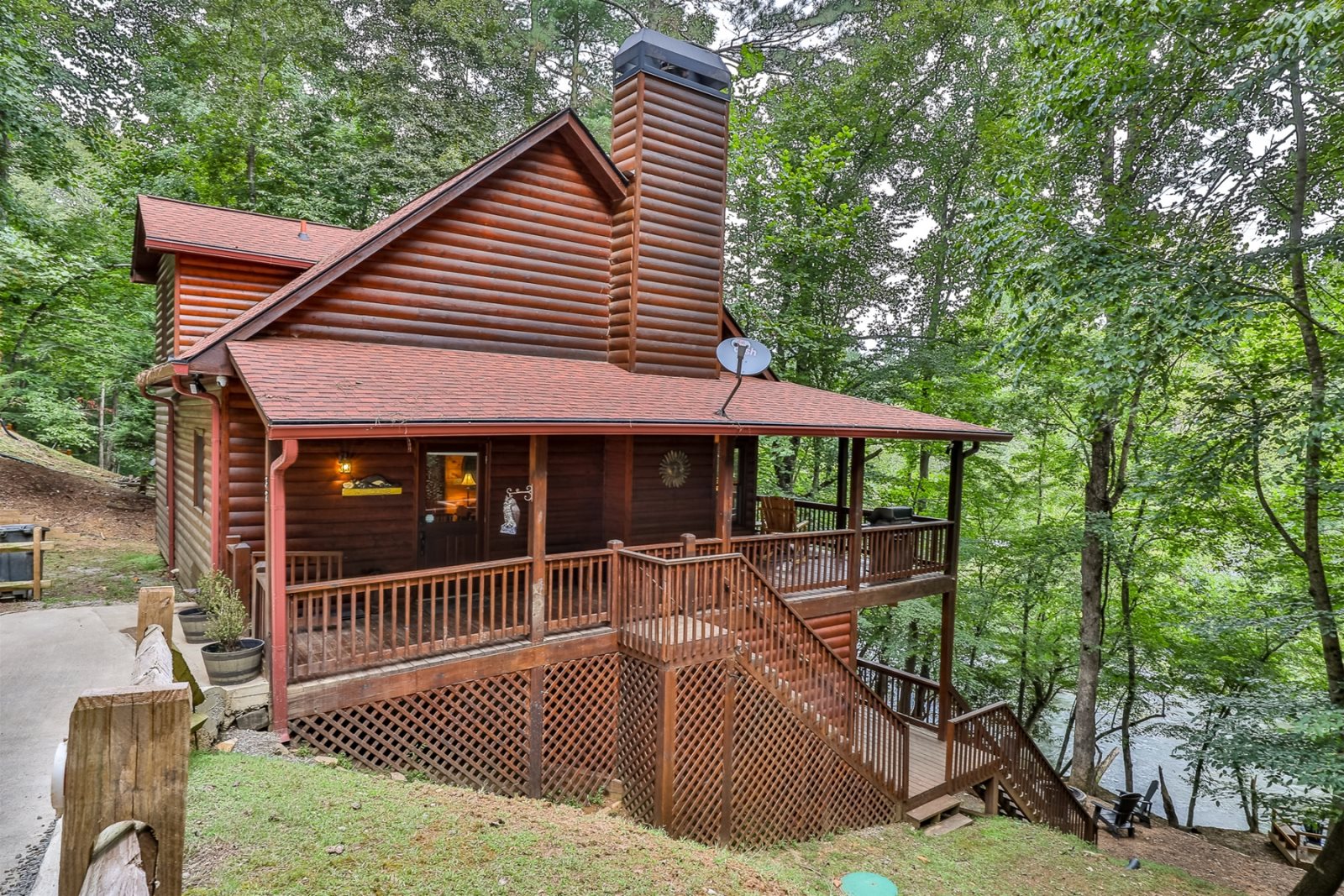 4 Bedroom Ultimate Vacation Cabin l Dragonfly Dreams/ Riverfront Rentals Ellijay/ Vacation