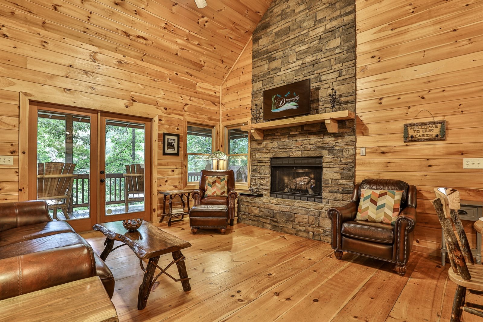 4 Bedroom Ultimate Vacation Cabin l Dragonfly Dreams/ Riverfront Rentals Ellijay/ Vacation