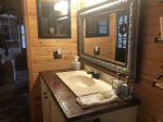 Duck`s Nest Retreat- Ocoee River Area- Bathroom