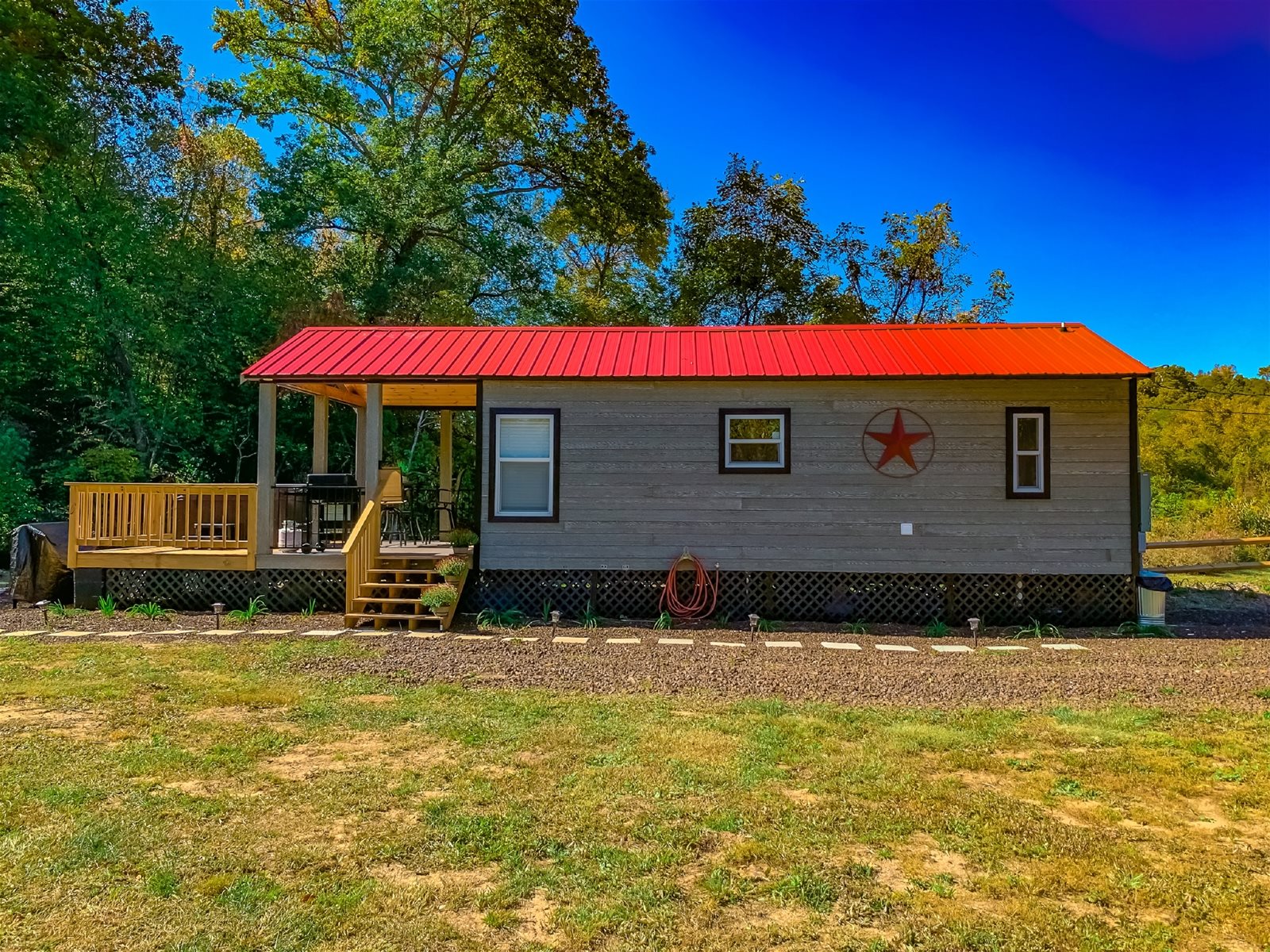 Caney Creek Luxury Creekfront, Tiny Cabin Hot Tub, Wifi, Firepit