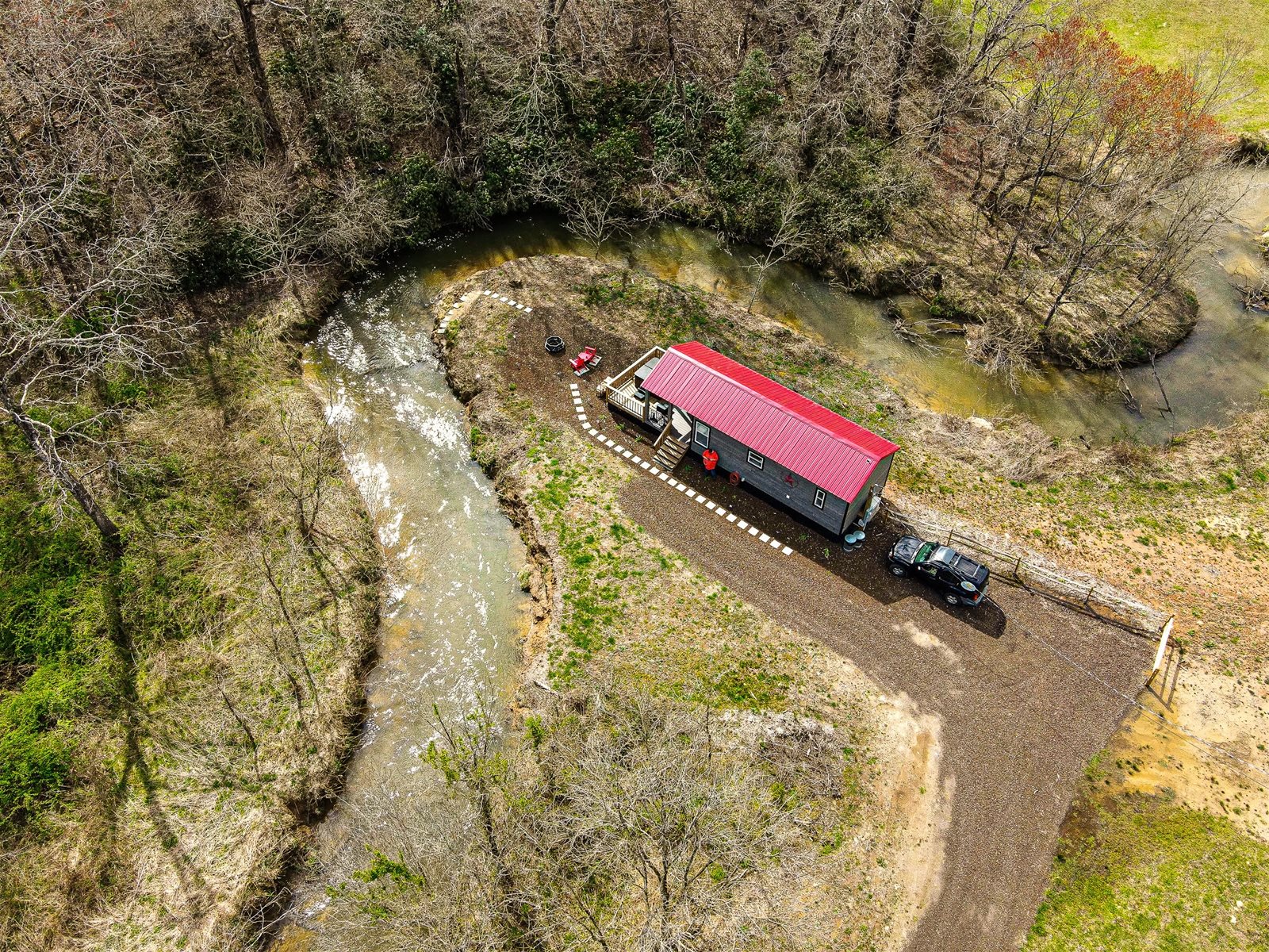 Caney Creek Luxury Creekfront, Tiny Cabin Hot Tub, Wifi, Firepit