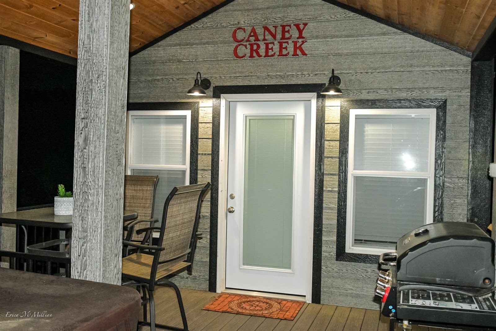 Caney Creek Luxury Creekfront, Tiny Cabin Hot Tub, Wifi, Firepit