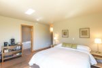Garden room with adjoining bath