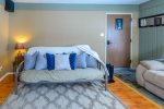 Bedroom/wit futon 