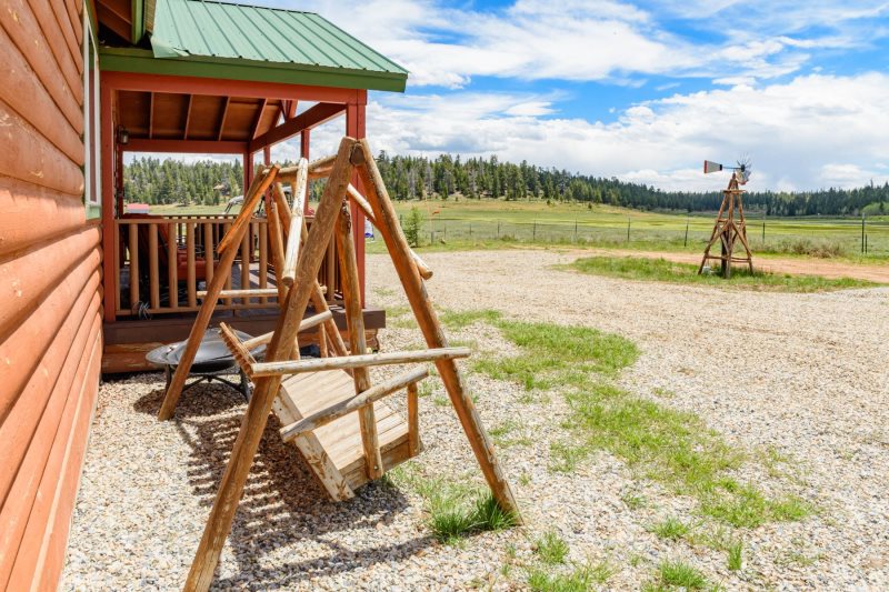 Single Story Cabin In The Heart Of Duck Creek Village Bbq Out Front