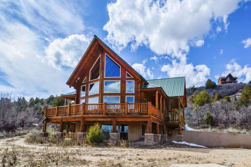 Where and how can I find vacation rentals in Utah?