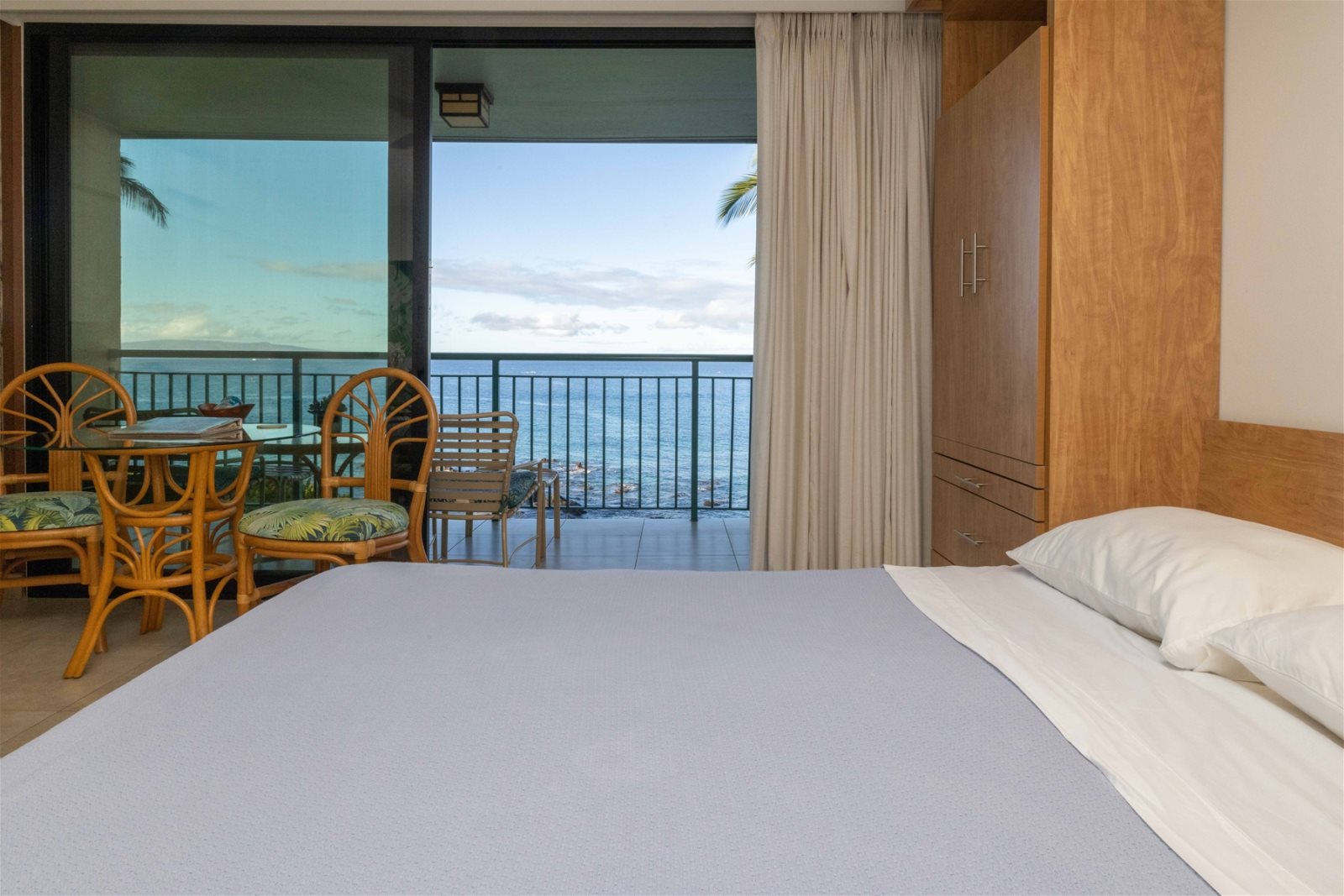 Punahoa Beach Apts AOAO Outstanding Views 304 Punahoa Beach