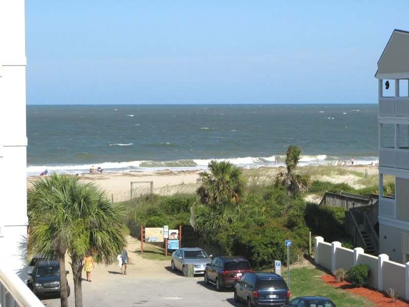 Gull Reef Club 616 Pet Friendly Vacation Al Tybee Island Georgia Gull Reef Club Iniums Unit 616 Swimming Pools Easy Beach Access Restaurant Small Dog Friendly Free Wi Fi