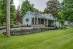 Blue Jay Bungalow, just a stones throw from Keuka Lake and the village of Penn Yan